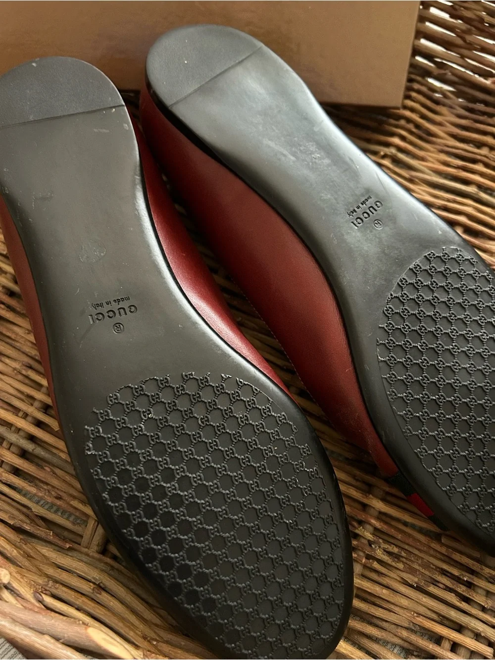 Gucci saddle Tan/brown Leather Flats with Red and Green Webbing